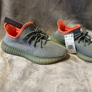 Yeezy Boost 350 V2 'Desert Sage' size 6 1/2 mens BRAND NEW WITH TAGS